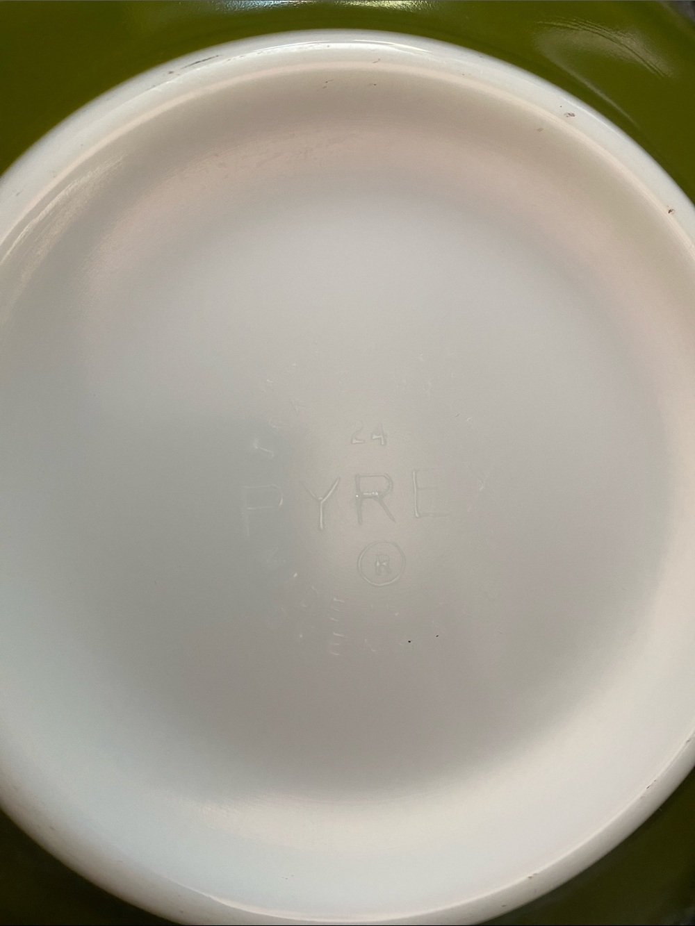 Vintage Pyrex "Cinderella" mixing bowl in the classic avocado/olive green 4Q - Picture 5 of 16